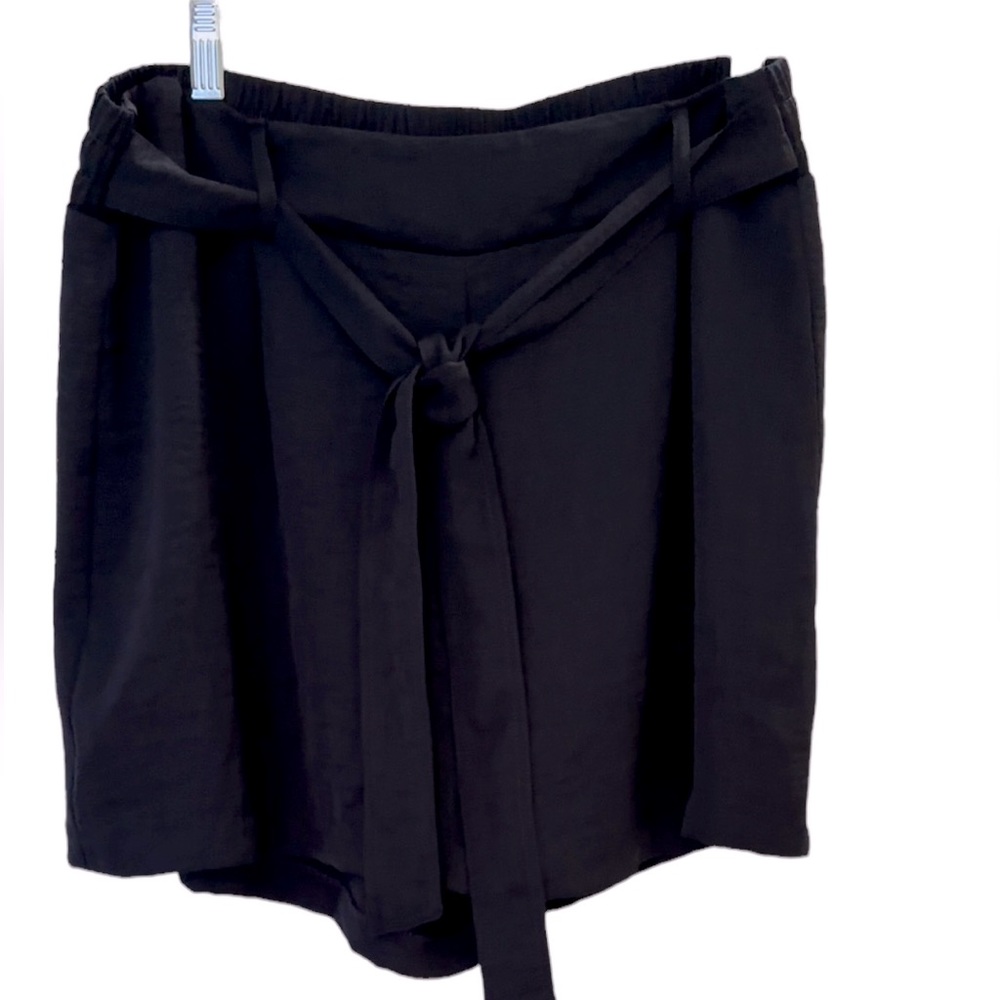Soho Apparel Ltd. navy‎ Blue Shorts Large
